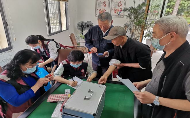 姑塘镇化纤社区开展“传承血防精神 加快消除进程”血吸虫宣传周活动