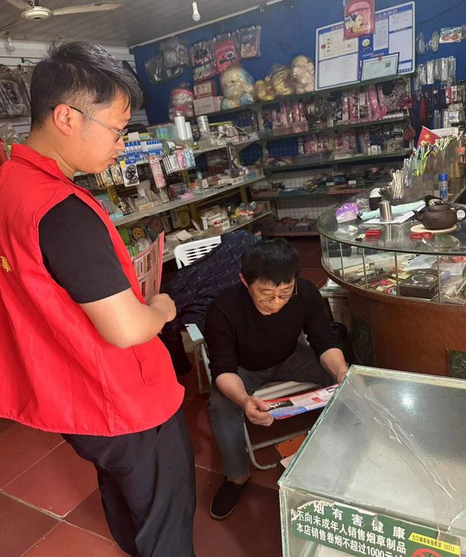 姑塘镇化纤社区开展基层小微权力“监督一点通”平台宣传活动
