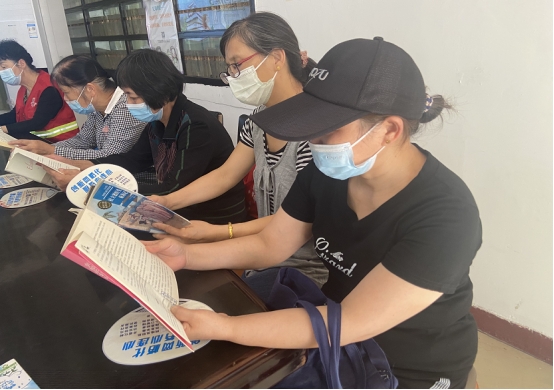 代表风采 杨群代表：勤勉务实心系民 暖心服务践真情