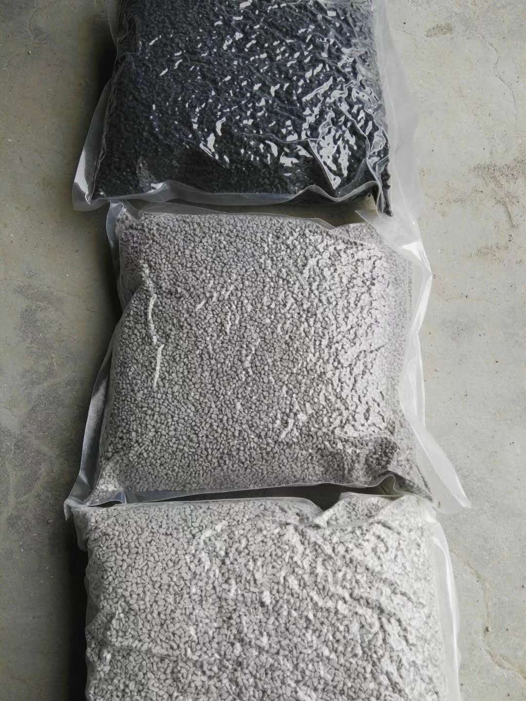 德冠新材股价小幅上涨筹码集中度提升显著