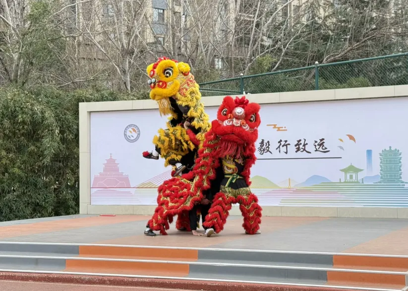 多彩非遗进弘毅 文化根脉共传承——济南市历下区弘毅小学喜迎巳巳如意乙巳蛇年非遗市集活动(图2)