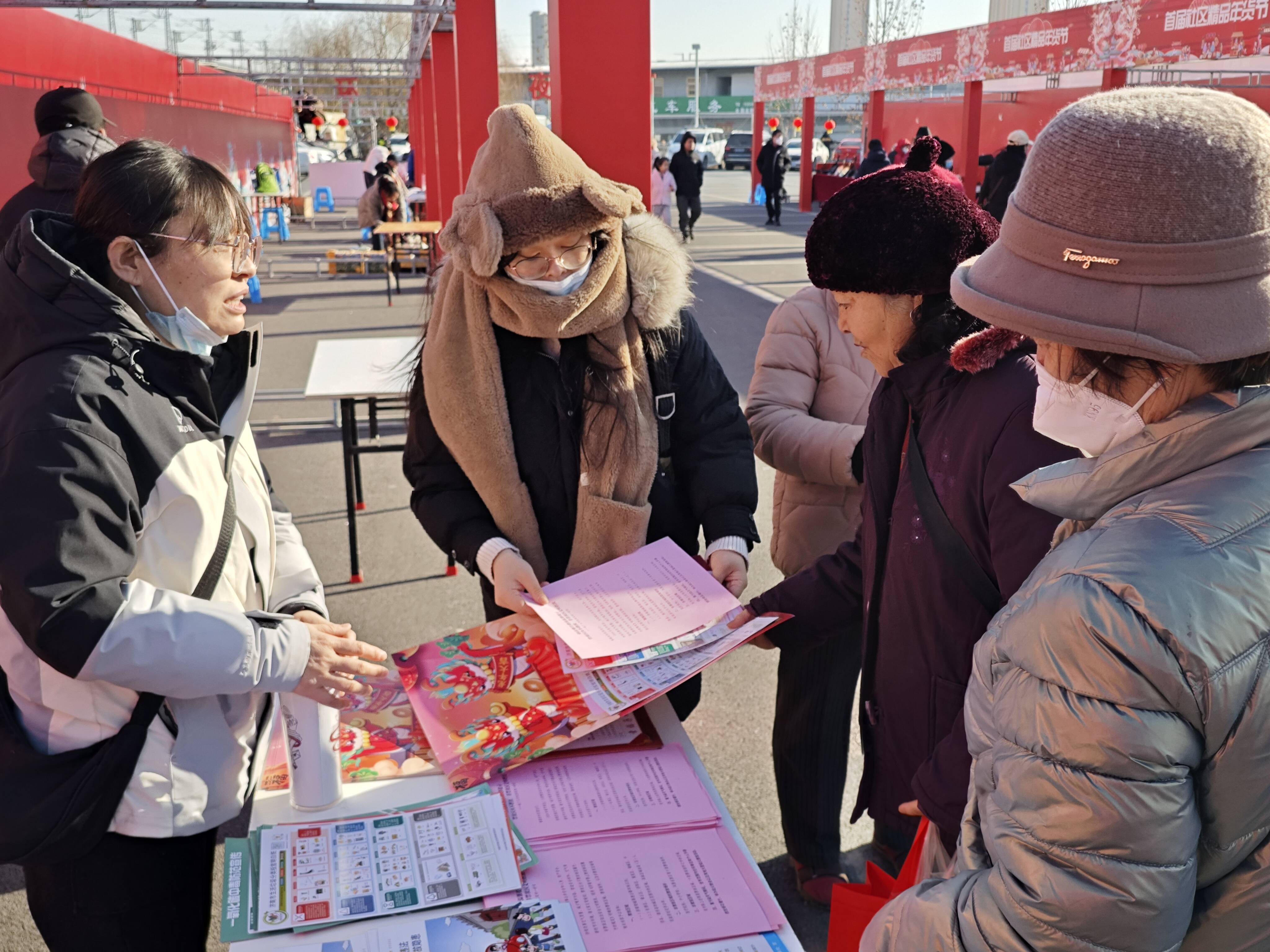 新春走基层丨烟火气里品年味儿社区精品年货节让年味进入千家万户(图8)