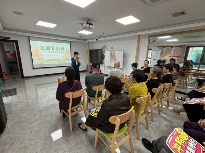 【企退】“燃”情四射 别样精彩——化纤社区社团交流日纳新活动