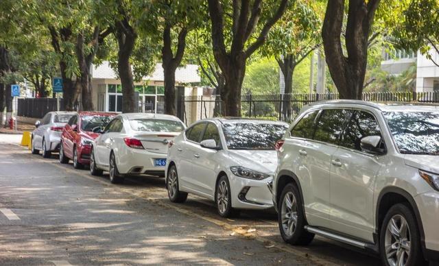 4S店新车露天放车主却罩车衣车衣到底要不要用(图6)