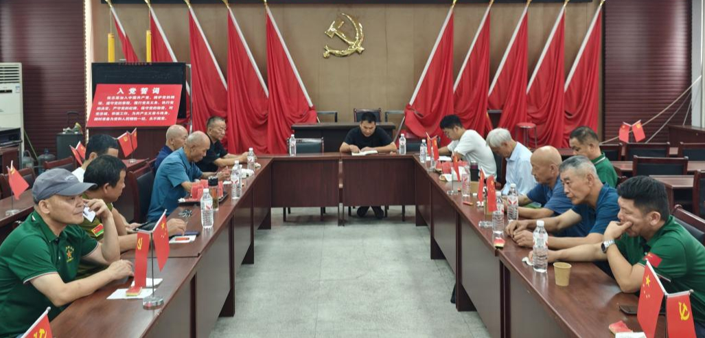 濂溪区姑塘镇化纤社区召开“八一”座谈会(图1)