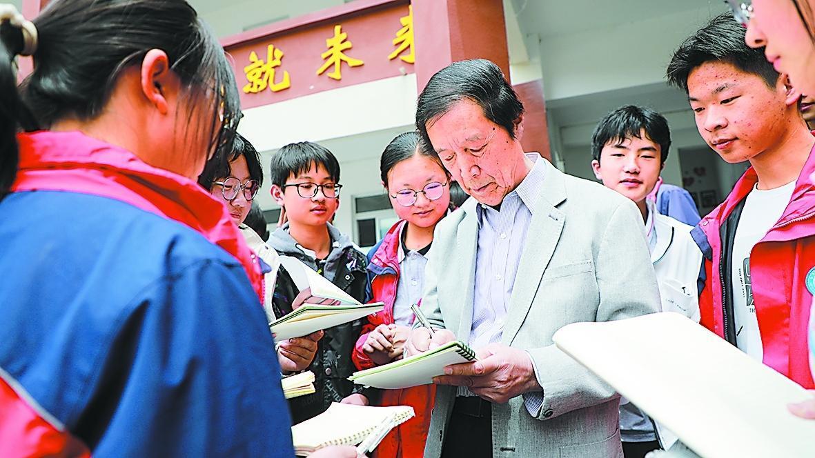 中国石化教育帮扶社会责任报告·专题报道守望花开(图7)