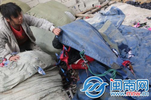 晋江两小女孩出走三天睡布料堆吃零食(图)(图2)