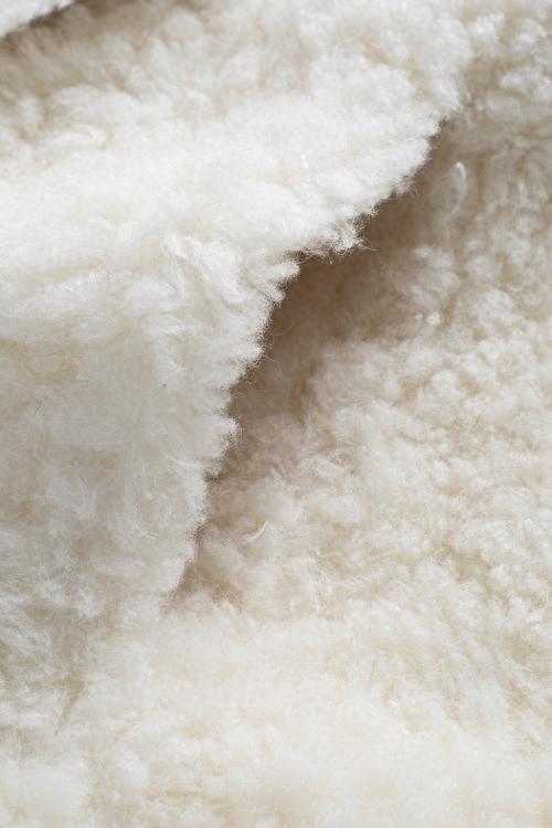 连羊羔绒也是“塑料”？商家正大光明使用换个名字就溢价十几倍