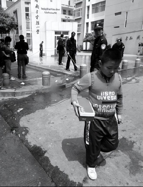 纪实：福建男子持刀闯入小学55秒屠戮13人作案动机让家长崩溃(图11)