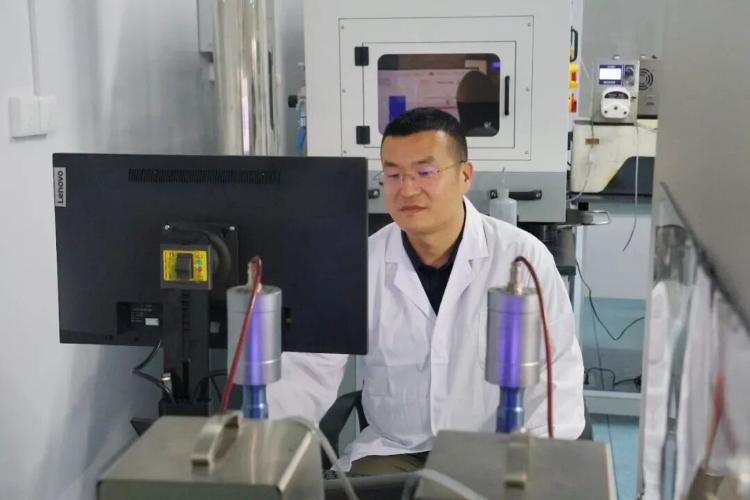 国内率先突破兆瓦级PEM电解水制氢技术打破国外核心技术垄断！济南领跑绿氢装备国产化新赛道_泉城新闻_大众网(图3)